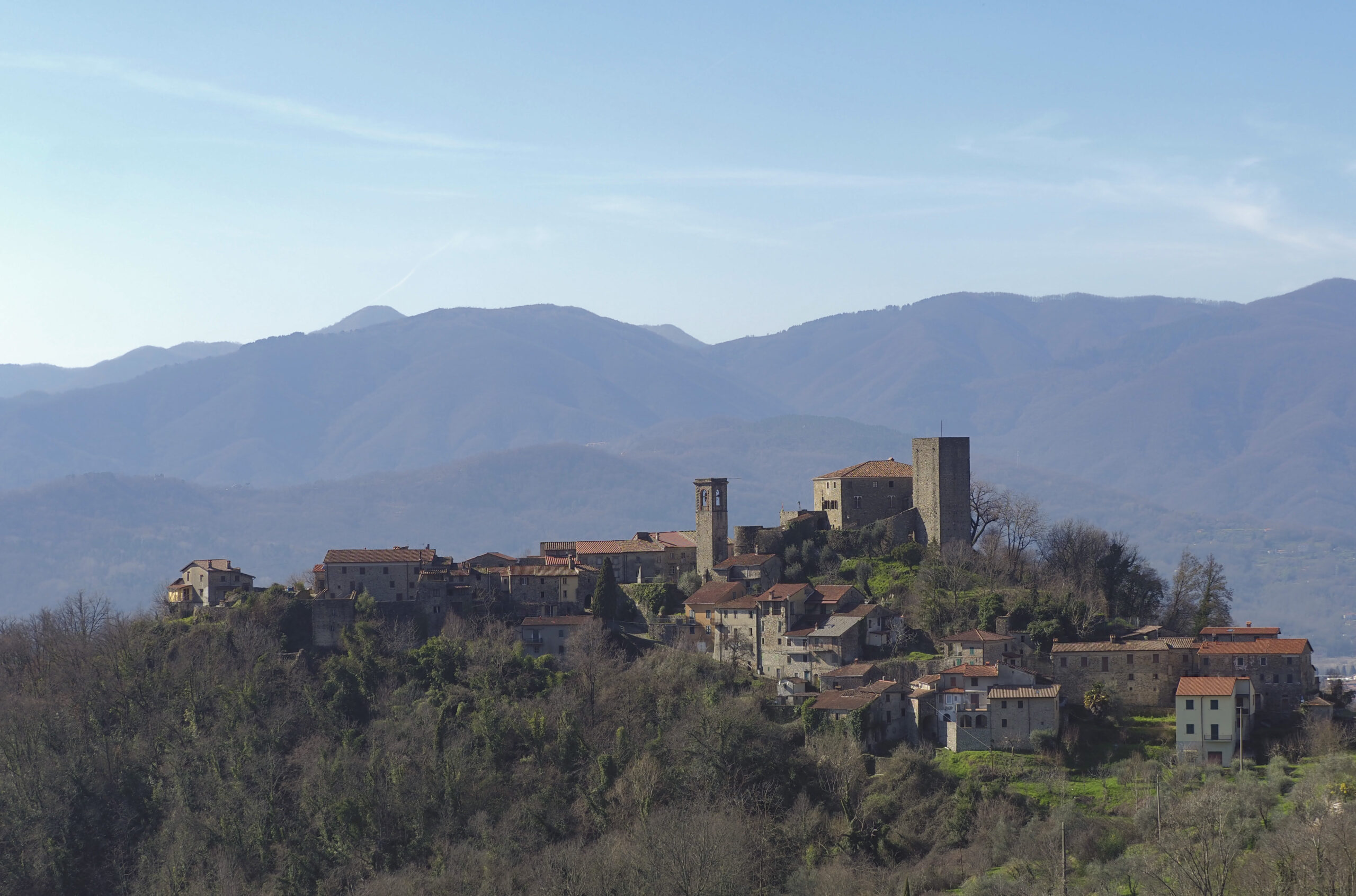 Scopri il borgo di Castiglione del Terziere euno dei castelli più affascinanti della Lunigiana, scrigno di opere d’arte e memoria storica del territorio.
